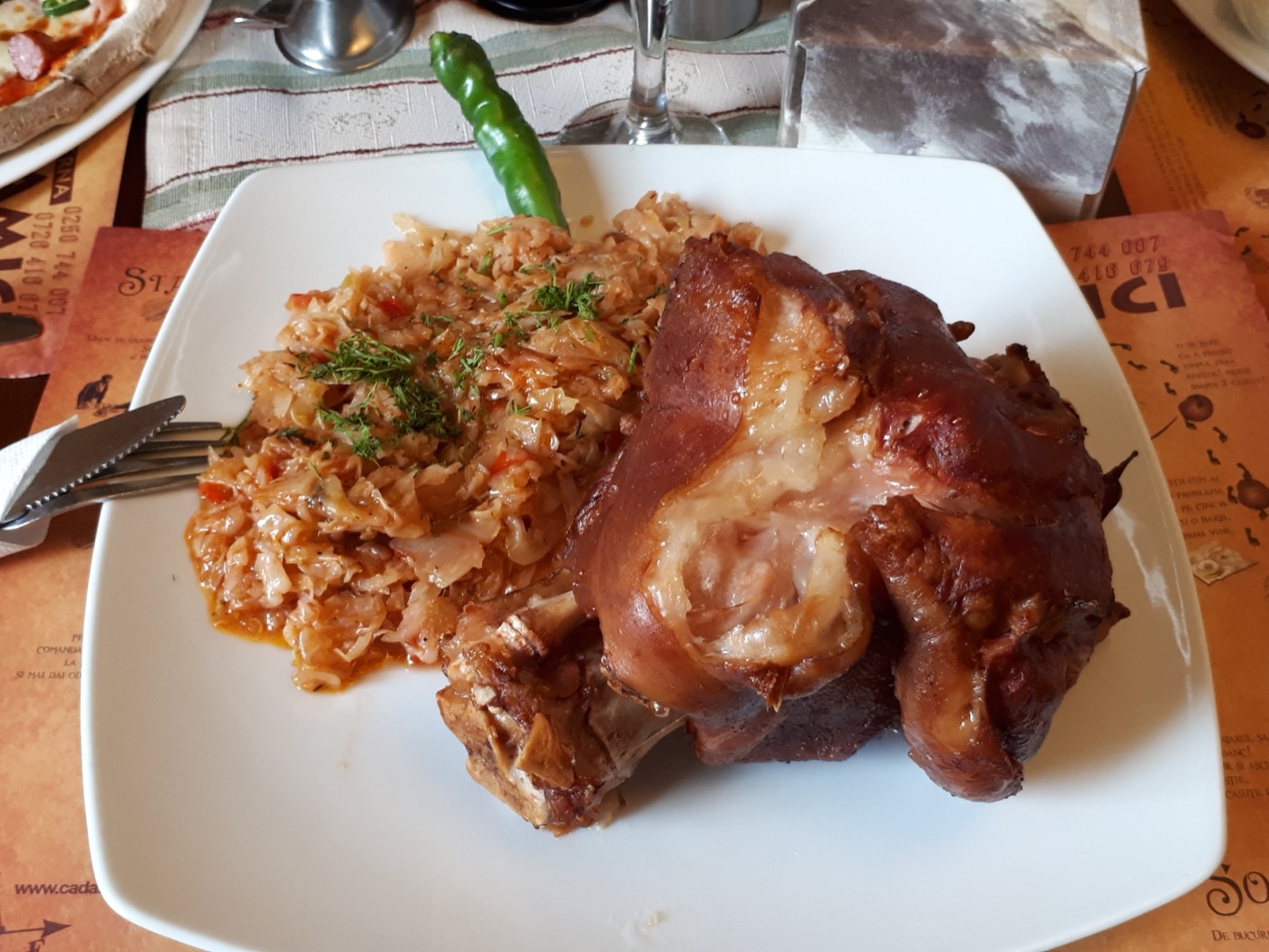 Ciolan rumen pe pat de varză