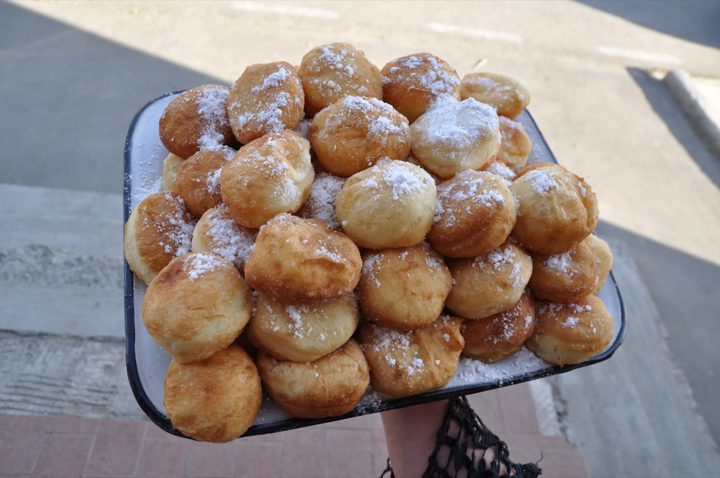 Gogoși pufoase pudrate cu zahăr