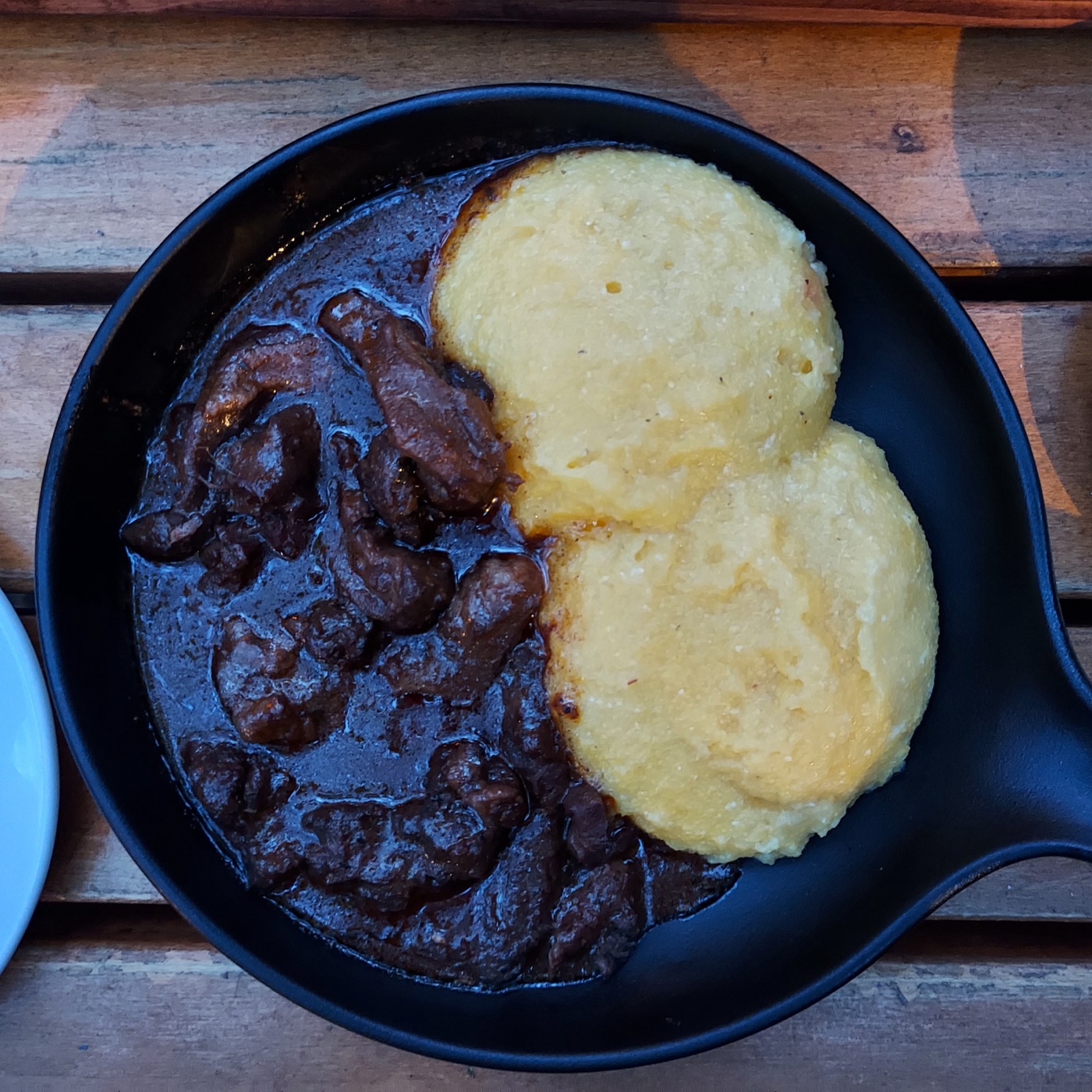 Tocăniță de berbecuț în ceaun